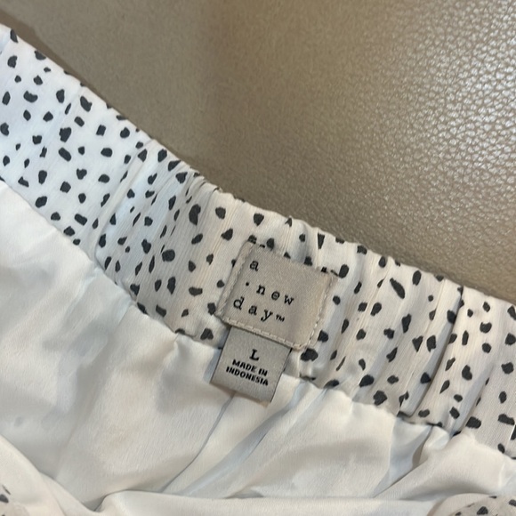 A new day long white and gray dot skirt - Picture 2 of 3